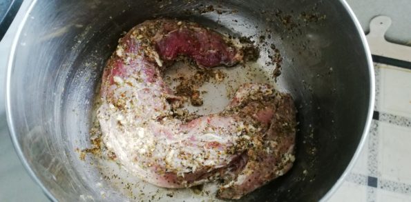 Жареная свинина с грибным соусом.